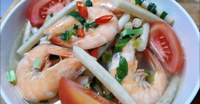 Canh chua ngó sen nấu tôm thanh mát và tròn vị cho bữa cơm thêm ngon