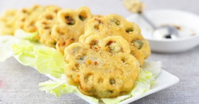 Củ sen kẹp thịt chiên giòn với công thức giản đơn khiến bạn ăn là mê Củ sen kẹp thịt chiên giòn với công thức giản đơn khiến bạn ăn là mê