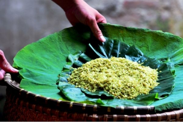 Lá sen gói cốm, đặc sản mùa thu Hà Nội