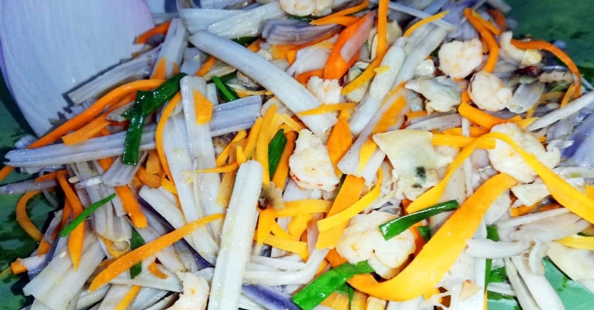 Ngó sen xào hến biển – món ngon ngọt vị hến, giòn vị sen Ngó sen xào hến biển – món ngon ngọt vị hến, giòn vị sen