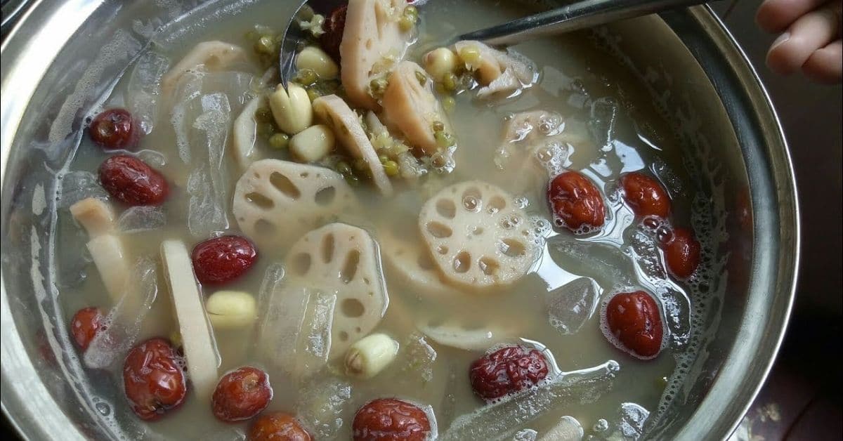 Quá đơn giản để có món chè củ sen đậu xanh Quá đơn giản để có món chè củ sen đậu xanh