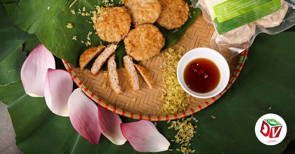 Chả cốm hấp lá sen chiên giòn thơm hương cốm, thoảng vị sen Chả cốm hấp lá sen chiên giòn thơm hương cốm, thoảng vị sen