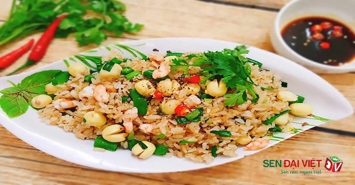 Khám phá công thức cơm chiên hạt sen ngon giòn đúng điệu
