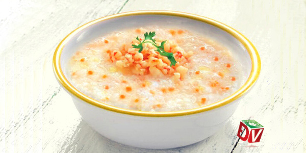 Thưởng thức cháo tôm hạt sen