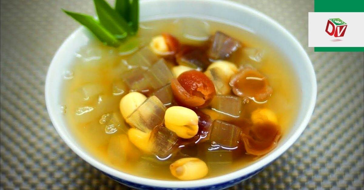 Bước nấu chè nha đam hạt sen thứ hai là gì?
