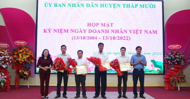 sen-dai-viet-vinh-du-la-1-trong-4-doanh-nghiep-tieu-bieu Sen Đại Việt vinh dự là 1 trong 4 doanh nghiệp tiêu biểu
